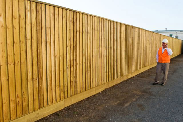 Pine Paling Fence Lapped Capped and Sleeper Base
